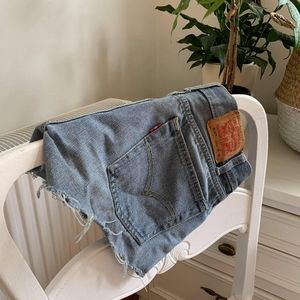 Levis mid rise shorts